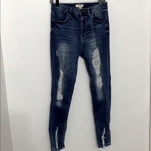 Forever 21 ripped jeans🤍